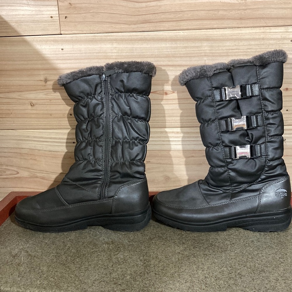 Snow boots